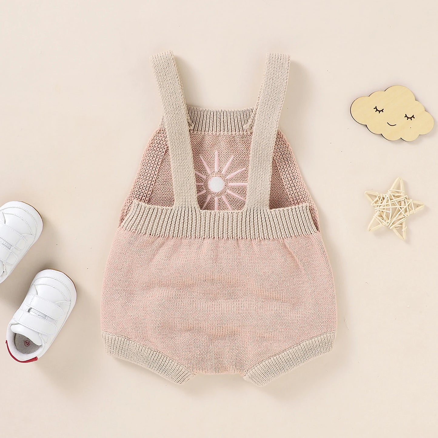 Baby unisex romper made from high-quality cotton and polyester, suitable for ages 0-24 months. The romper features a sleeveless design, straight collar, covered button closure, and a charming print pattern. Ideal for all seasons and available in various sizes to ensure a perfect fit.