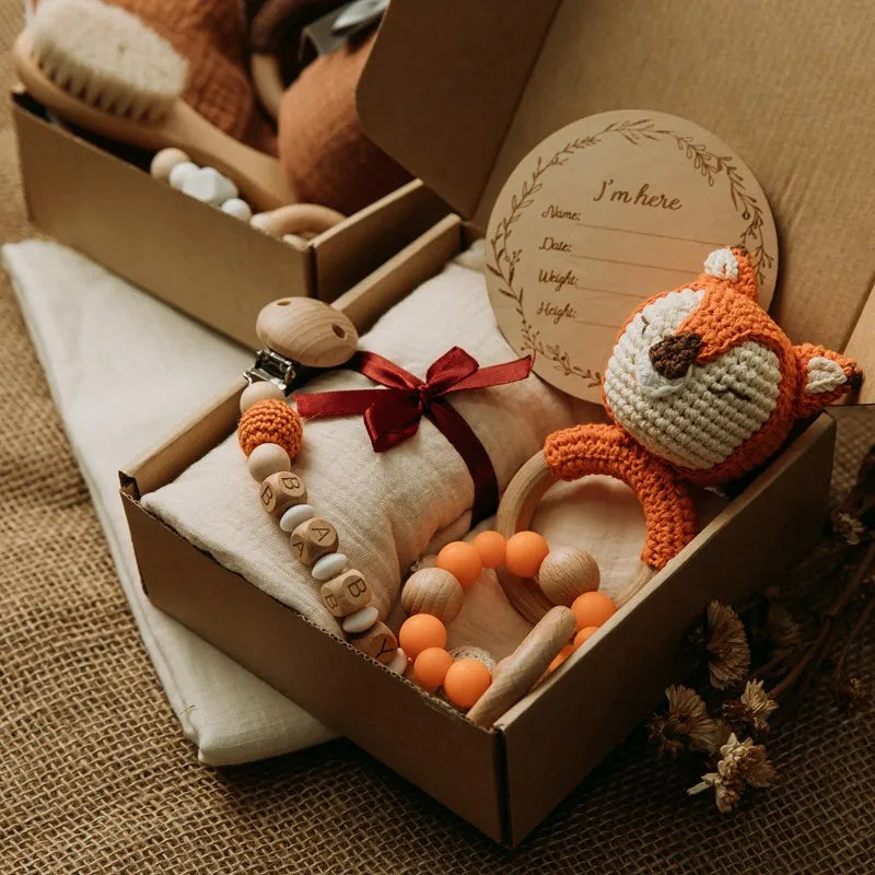 Discover the Montessori BabyLove Bath Set at BubeBaby, featuring a square bath towel and assorted gifts in a gift box. Designed for newborns (0-6 months), this unisex set includes a drooling towel, making bath time convenient and cozy. Lightweight at 250g, it’s perfect for your baby’s early days