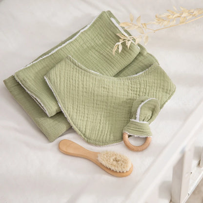 Discover our  Bib, crafted from soft cotton for babies. Ideal for ages 0-36 months, this unisex bib features a solid pattern and serves multiple purposes: a triangle scarf, feeding bib, and burp cloth. Weighing 306g, it's a versatile and essential addition to any baby’s mealtime routine