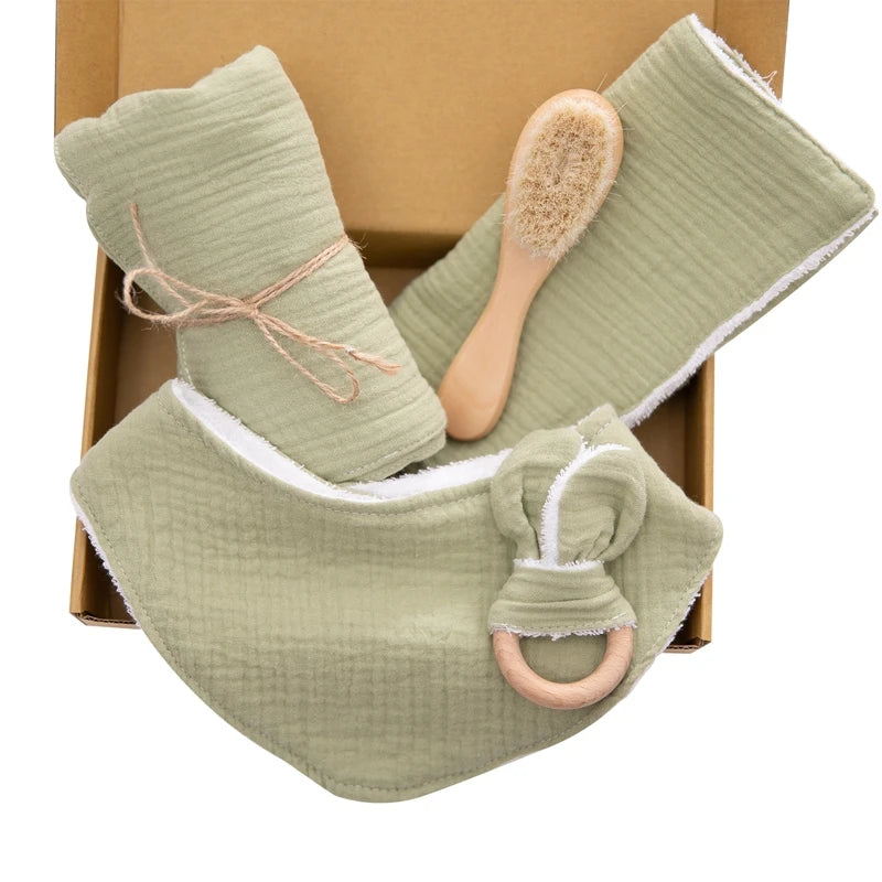 Discover our  Bib, crafted from soft cotton for babies. Ideal for ages 0-36 months, this unisex bib features a solid pattern and serves multiple purposes: a triangle scarf, feeding bib, and burp cloth. Weighing 306g, it's a versatile and essential addition to any baby’s mealtime routine