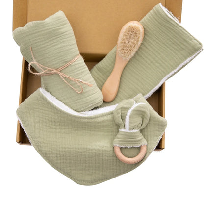 Discover our  Bib, crafted from soft cotton for babies. Ideal for ages 0-36 months, this unisex bib features a solid pattern and serves multiple purposes: a triangle scarf, feeding bib, and burp cloth. Weighing 306g, it's a versatile and essential addition to any baby’s mealtime routine