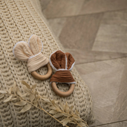 Discover our unisex wooden baby rattle teether, designed in a cute mouse shape with food-grade, non-toxic wooden material. Perfect for ages 0-24 months, this rattle helps relieve teething pain safely. Easy to clean with a damp towel