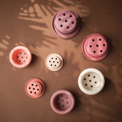 Discover the Montessori Silicone Stacking Cups at BubeBaby. Made from durable ABS, these versatile cups are perfect for beach, bath, and indoor play. Packaged in a net bag, they offer endless fun . Ideal for sensory play and skill development