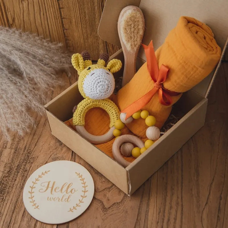 Discover the Montessori BabyLove Bath Set at BubeBaby, featuring a square bath towel and assorted gifts in a gift box. Designed for newborns (0-6 months), this unisex set includes a drooling towel, making bath time convenient and cozy. Lightweight at 250g, it’s perfect for your baby’s early days