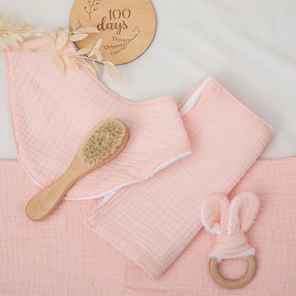 Discover our  Bib, crafted from soft cotton for babies. Ideal for ages 0-36 months, this unisex bib features a solid pattern and serves multiple purposes: a triangle scarf, feeding bib, and burp cloth. Weighing 306g, it's a versatile and essential addition to any baby’s mealtime routine