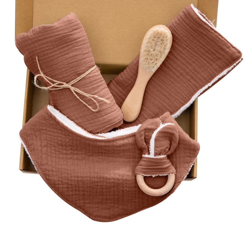 Discover our  Bib, crafted from soft cotton for babies. Ideal for ages 0-36 months, this unisex bib features a solid pattern and serves multiple purposes: a triangle scarf, feeding bib, and burp cloth. Weighing 306g, it's a versatile and essential addition to any baby’s mealtime routine