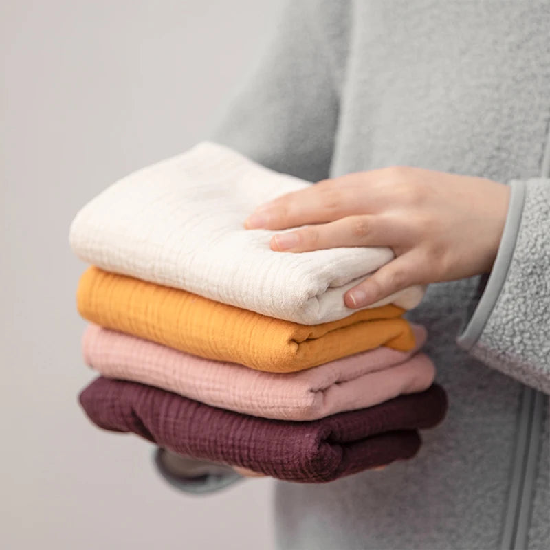 Discover our  Bib, crafted from soft cotton for babies. Ideal for ages 0-36 months, this unisex bib features a solid pattern and serves multiple purposes: a triangle scarf, feeding bib, and burp cloth. Weighing 306g, it's a versatile and essential addition to any baby’s mealtime routine
