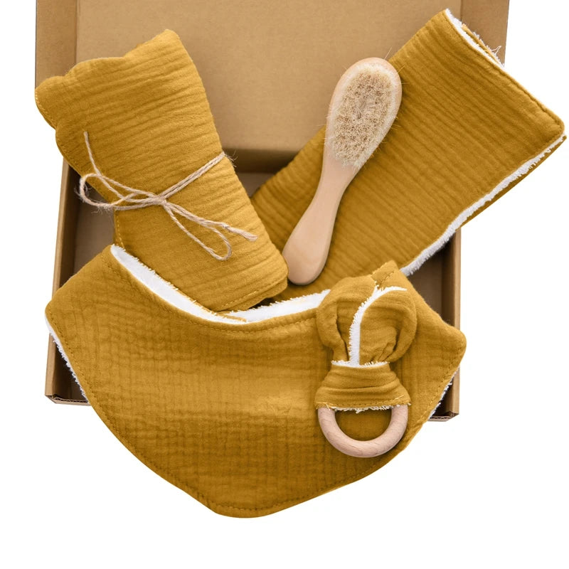 Discover our  Bib, crafted from soft cotton for babies. Ideal for ages 0-36 months, this unisex bib features a solid pattern and serves multiple purposes: a triangle scarf, feeding bib, and burp cloth. Weighing 306g, it's a versatile and essential addition to any baby’s mealtime routine