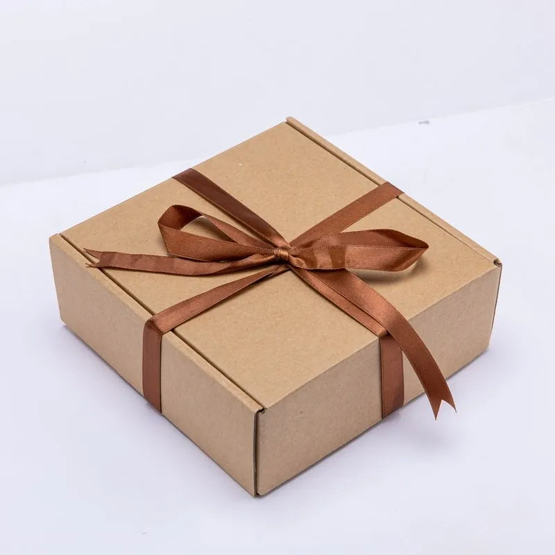 Discover the Montessori BabyLove Bath Set at BubeBaby, featuring a square bath towel and assorted gifts in a gift box. Designed for newborns (0-6 months), this unisex set includes a drooling towel, making bath time convenient and cozy. Lightweight at 250g, it’s perfect for your baby’s early days