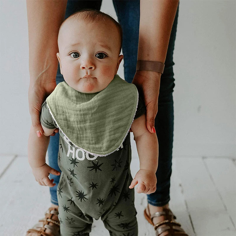 Discover our  Bib, crafted from soft cotton for babies. Ideal for ages 0-36 months, this unisex bib features a solid pattern and serves multiple purposes: a triangle scarf, feeding bib, and burp cloth. Weighing 306g, it's a versatile and essential addition to any baby’s mealtime routine