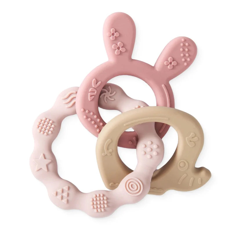 Introducing our Bubebaby Babylove Teether Bracelet, crafted from safe, BPA-free silicone, ideal for ages 0-36 months. This latex, nitrosamine, and phthalate-free teether offers effective tooth care in a fun, cartoon whimsical shape. Available in various colors and sizes, it comes conveniently bagged or boxed for easy gifting.