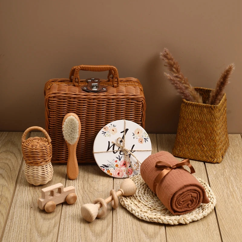 Discover the Montessori BabyLove Gift Set at BubeBaby, perfect for infants and toddlers. This unisex set includes classic bath toys like rubber ducks and boats. Ideal for 0-6 months, it promotes sensory development and makes a thoughtful gift. Note: Keep away from fire 