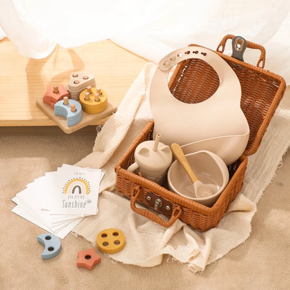 Discover the Montessori BabyLove Vintage Tableware Set at BubeBaby. This unisex set is perfect for infants and toddlers. Ideal for ages 0-24 months, it includes everything needed for stylish and functional mealtimes. Shop now for high-quality, vintage-inspired tableware for your little one