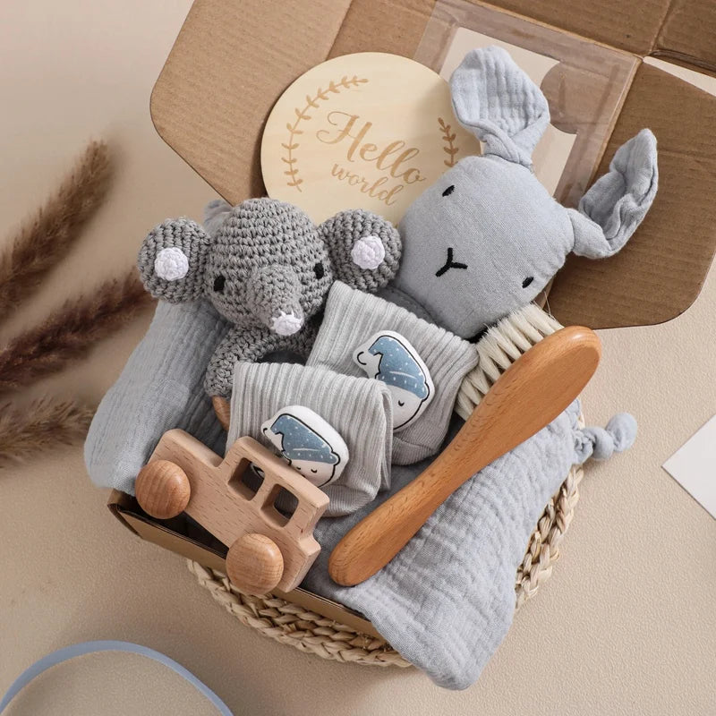Discover the Montessori BabyLove Bath Set at BubeBaby, featuring a square bath towel and assorted gifts in a gift box. Designed for newborns (0-6 months), this unisex set includes a drooling towel, making bath time convenient and cozy. Lightweight at 250g, it’s perfect for your baby’s early days