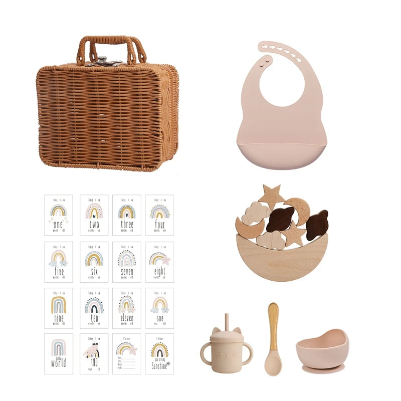 Discover the Montessori BabyLove Vintage Tableware Set at BubeBaby. This unisex set is perfect for infants and toddlers. Ideal for ages 0-24 months, it includes everything needed for stylish and functional mealtimes. Shop now for high-quality, vintage-inspired tableware for your little one