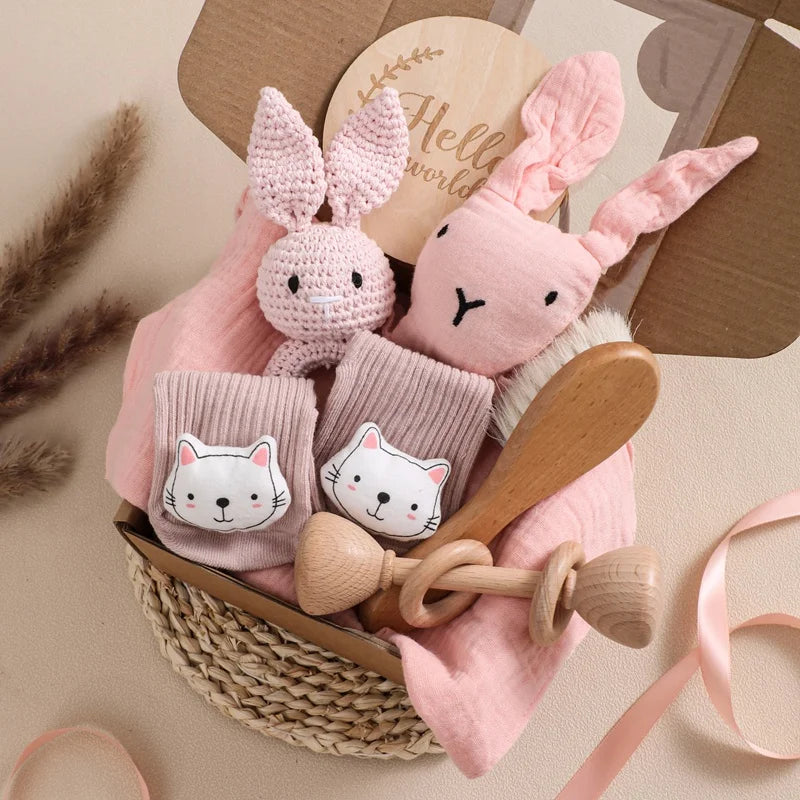 Discover the Montessori BabyLove Bath Set at BubeBaby, featuring a square bath towel and assorted gifts in a gift box. Designed for newborns (0-6 months), this unisex set includes a drooling towel, making bath time convenient and cozy. Lightweight at 250g, it’s perfect for your baby’s early days