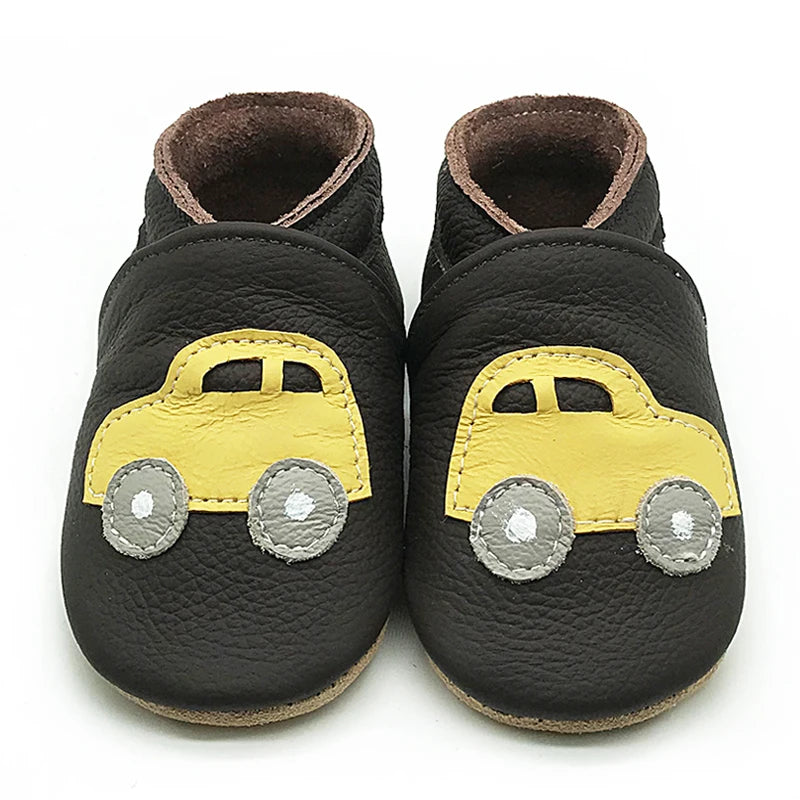 Bubebaby BabyLove Cow Leather First Walker Booties, featuring a classic design with a comfortable fit for early walkers. The booties are equipped with a flexible sole to support baby’s first steps. They come in a versatile colors, making them a stylish and practical choice for little ones