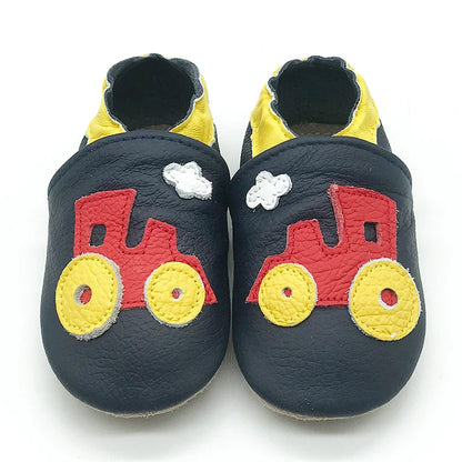 Bubebaby BabyLove Cow Leather First Walker Booties, featuring a classic design with a comfortable fit for early walkers. The booties are equipped with a flexible sole to support baby’s first steps. They come in a versatile colors, making them a stylish and practical choice for little ones