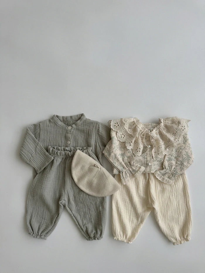 Soft muslin pants for babies from the BabyLove by Bubebaby collection. The pants are made of lightweight, breathable fabric with a gentle, stretchy waistband and a relaxed fit for comfort. The color is a soft, neutral tone, suitable for pairing with various baby tops