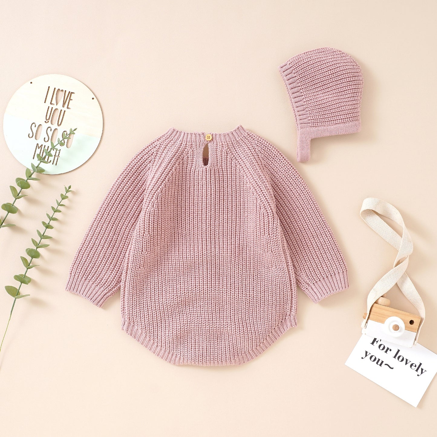 Discover our BabyLove versatile baby romper from Bubebaby, featuring an O-neck collar and solid pattern. Made from a blend of cotton and polyester, it’s perfect for ages 0-24 months. Includes a matching bonnet. Ideal for spring, autumn, and winter. Available in various sizes with a covered button closure