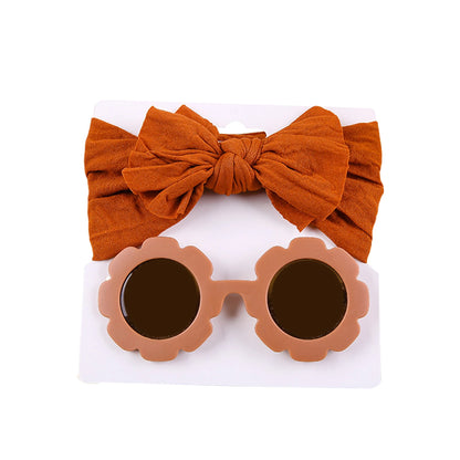 Unisex babylove headband and sunglasses set made of high-quality nylon and plastic. Suitable for ages 0-6 years, featuring solid patterns. Includes a nylon headband (16cm x 8cm) and plastic sunglasses (13cm x 5cm). Perfect for all seasons and occasions, both indoors and outdoors