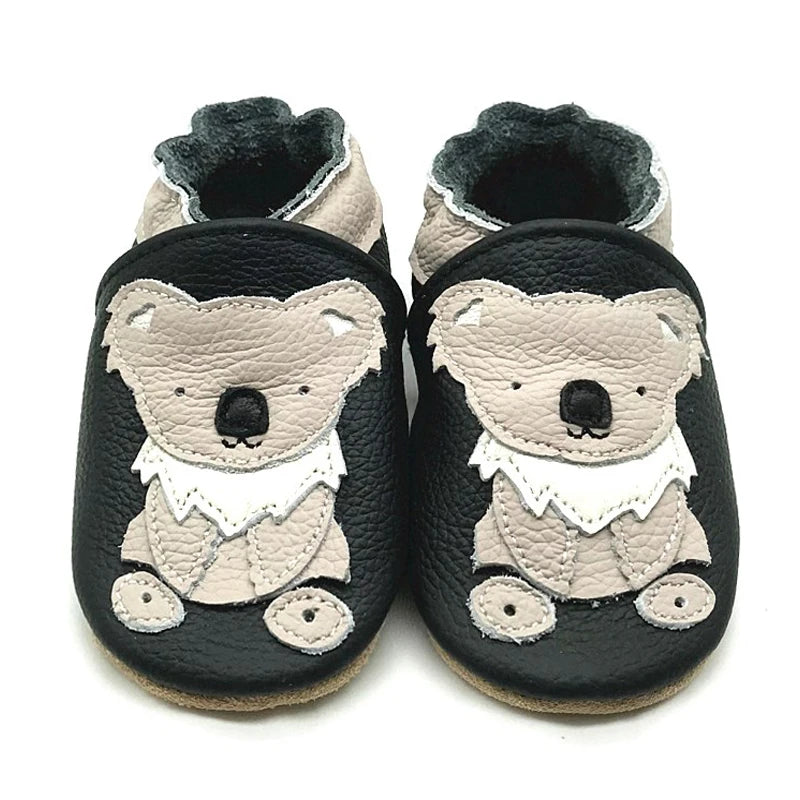 Bubebaby BabyLove Cow Leather First Walker Booties, featuring a classic design with a comfortable fit for early walkers. The booties are equipped with a flexible sole to support baby’s first steps. They come in a versatile colors, making them a stylish and practical choice for little ones