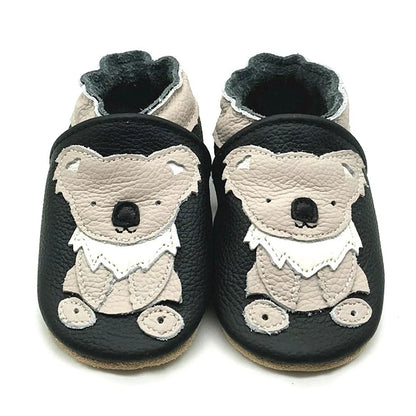Bubebaby BabyLove Cow Leather First Walker Booties, featuring a classic design with a comfortable fit for early walkers. The booties are equipped with a flexible sole to support baby’s first steps. They come in a versatile colors, making them a stylish and practical choice for little ones