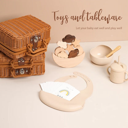 Discover the Montessori BabyLove Vintage Tableware Set at BubeBaby. This unisex set is perfect for infants and toddlers. Ideal for ages 0-24 months, it includes everything needed for stylish and functional mealtimes. Shop now for high-quality, vintage-inspired tableware for your little one