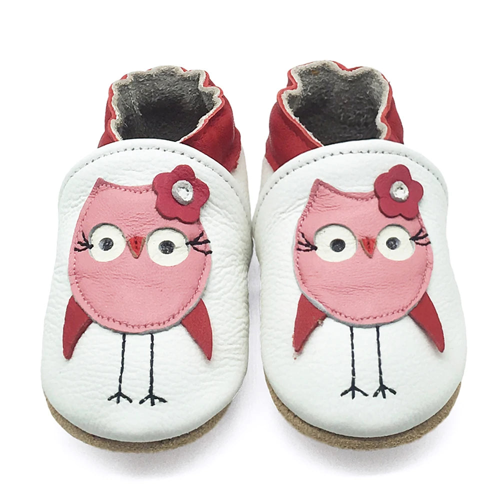 Bubebaby BabyLove Cow Leather First Walker Booties, featuring a classic design with a comfortable fit for early walkers. The booties are equipped with a flexible sole to support baby’s first steps. They come in a versatile colors, making them a stylish and practical choice for little ones