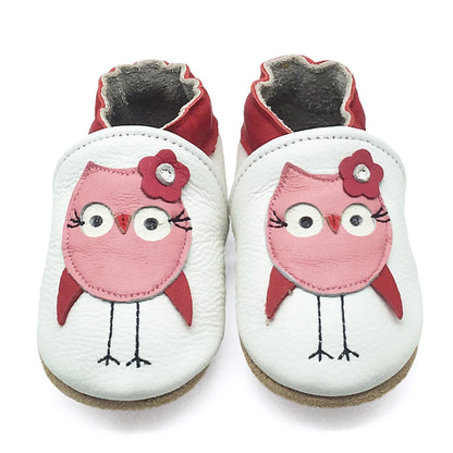 Bubebaby BabyLove Cow Leather First Walker Booties, featuring a classic design with a comfortable fit for early walkers. The booties are equipped with a flexible sole to support baby’s first steps. They come in a versatile colors, making them a stylish and practical choice for little ones
