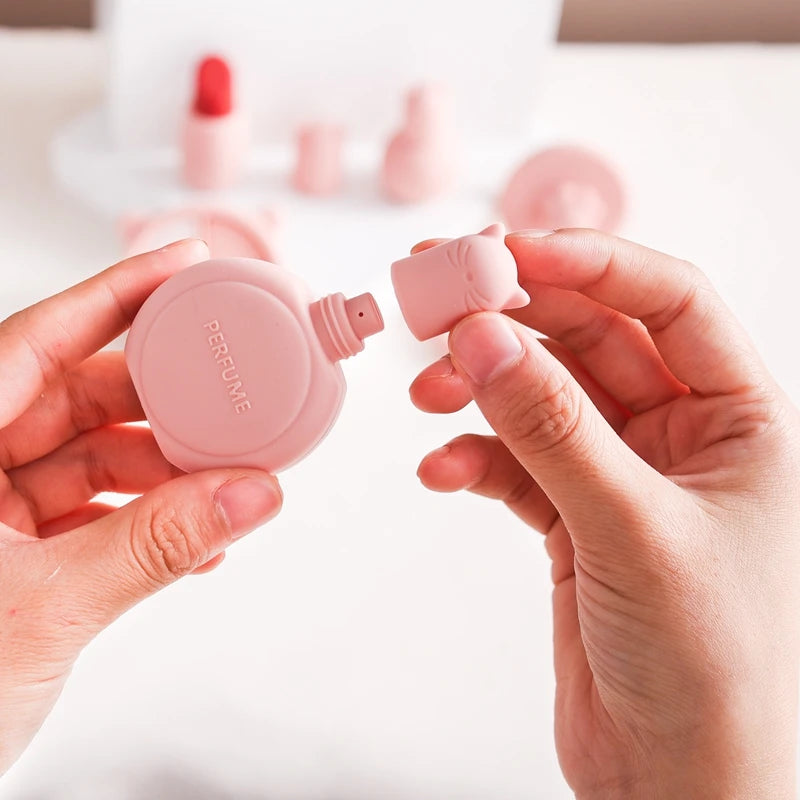 Discover our CE-certified silicone makeup cosmetics set, perfect for ages 3-6. Safe and chemical-free, this play set encourages creativity and imaginative play, allowing little ones to explore their style in a fun, secure way. Ideal for budding beauty enthusiasts babylove montessori