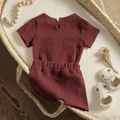 Shop our Stylish and comfortable outfits from Bubebaby, designed for children aged 0-6 years. Perfect for summer, these unisex sets are made from high-quality cotton linen and polyester, ensuring breathability and comfort. Features include a classic O-neck collar, regular short sleeves, and a pullover closure.