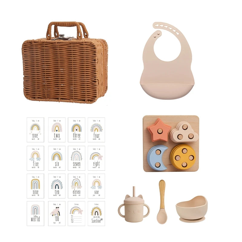 Discover the Montessori BabyLove Vintage Tableware Set at BubeBaby. This unisex set is perfect for infants and toddlers. Ideal for ages 0-24 months, it includes everything needed for stylish and functional mealtimes. Shop now for high-quality, vintage-inspired tableware for your little one