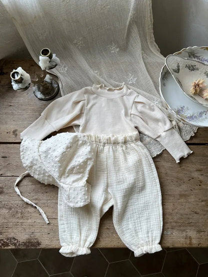 Soft muslin pants for babies from the BabyLove by Bubebaby collection. The pants are made of lightweight, breathable fabric with a gentle, stretchy waistband and a relaxed fit for comfort. The color is a soft, neutral tone, suitable for pairing with various baby tops