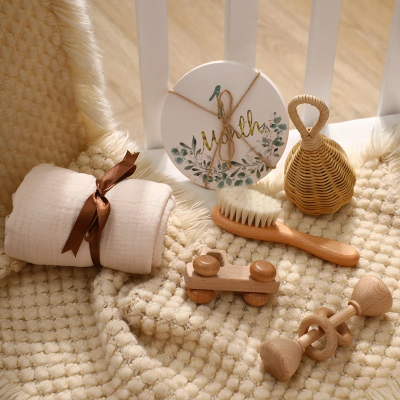 Discover the Montessori BabyLove Gift Set at BubeBaby, perfect for infants and toddlers. This unisex set includes classic bath toys like rubber ducks and boats. Ideal for 0-6 months, it promotes sensory development and makes a thoughtful gift. Note: Keep away from fire 