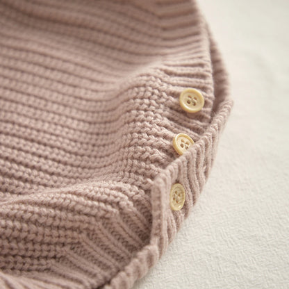Discover our BabyLove versatile baby romper from Bubebaby, featuring an O-neck collar and solid pattern. Made from a blend of cotton and polyester, it’s perfect for ages 0-24 months. Includes a matching bonnet. Ideal for spring, autumn, and winter. Available in various sizes with a covered button closure
