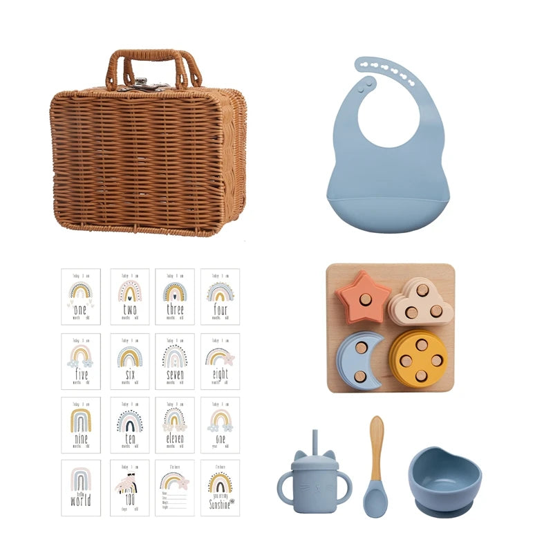Discover the Montessori BabyLove Vintage Tableware Set at BubeBaby. This unisex set is perfect for infants and toddlers. Ideal for ages 0-24 months, it includes everything needed for stylish and functional mealtimes. Shop now for high-quality, vintage-inspired tableware for your little one