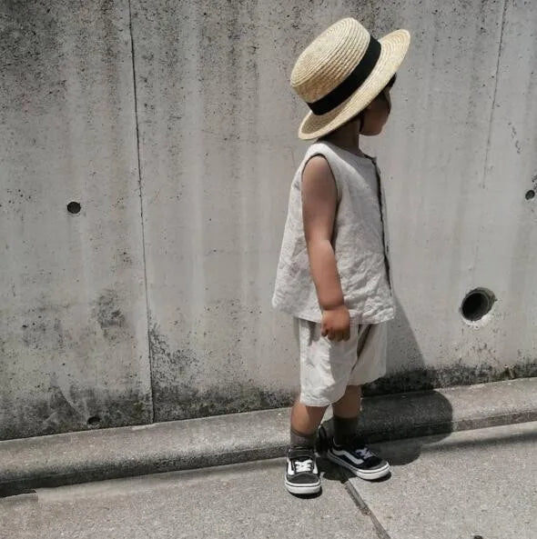 Discover the perfect summer outfit for your little one with the Bubebaby BabyLove set. Made from 100% cotton, this casual, unisex set is designed for children aged 1-3 years. Featuring a solid fabric, O-neck, sleeveless raglan style, and a comfortable pullover closure, it’s ideal for warm days.