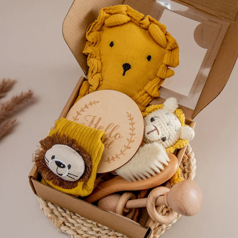 Discover the Montessori BabyLove Bath Set at BubeBaby, featuring a square bath towel and assorted gifts in a gift box. Designed for newborns (0-6 months), this unisex set includes a drooling towel, making bath time convenient and cozy. Lightweight at 250g, it’s perfect for your baby’s early days