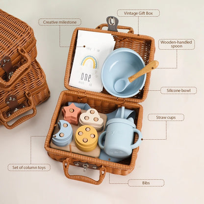 Discover the Montessori BabyLove Vintage Tableware Set at BubeBaby. This unisex set is perfect for infants and toddlers. Ideal for ages 0-24 months, it includes everything needed for stylish and functional mealtimes. Shop now for high-quality, vintage-inspired tableware for your little one