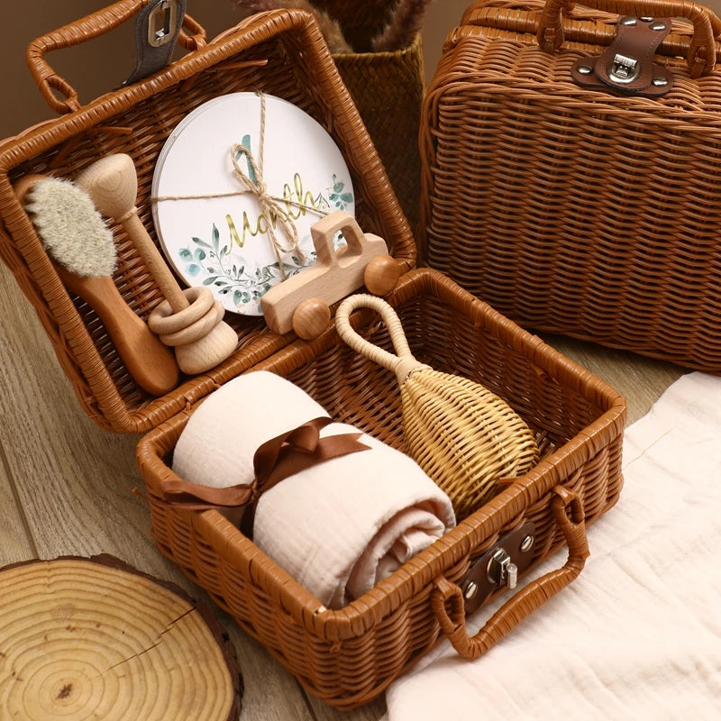 Discover the Montessori BabyLove Gift Set at BubeBaby, perfect for infants and toddlers. This unisex set includes classic bath toys like rubber ducks and boats. Ideal for 0-6 months, it promotes sensory development and makes a thoughtful gift. Note: Keep away from fire 