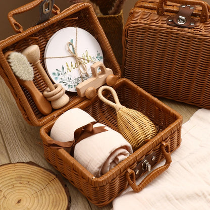 Discover the Montessori BabyLove Gift Set at BubeBaby, perfect for infants and toddlers. This unisex set includes classic bath toys like rubber ducks and boats. Ideal for 0-6 months, it promotes sensory development and makes a thoughtful gift. Note: Keep away from fire 