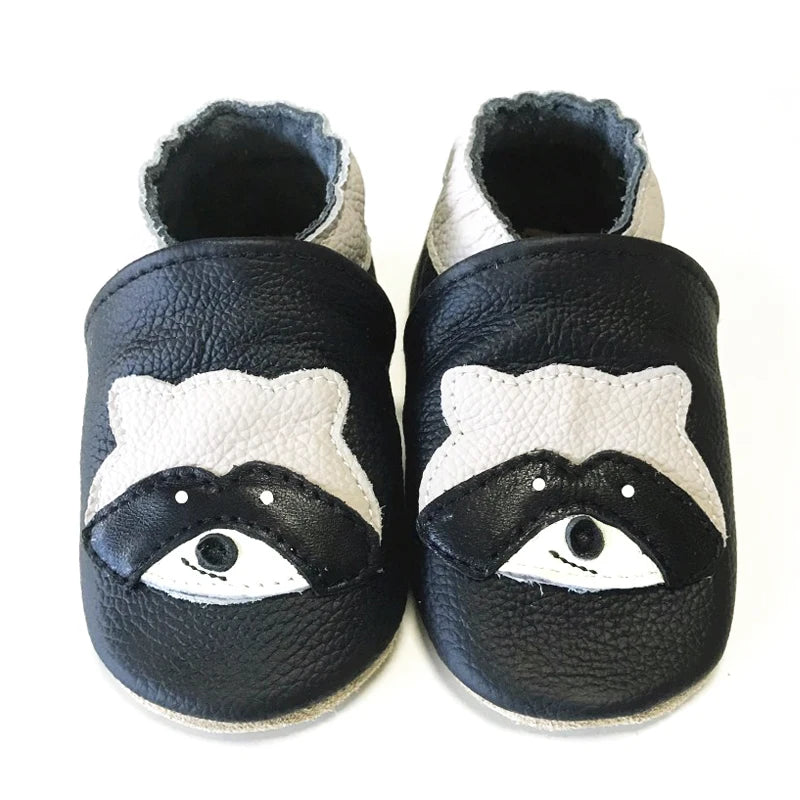 Bubebaby BabyLove Cow Leather First Walker Booties, featuring a classic design with a comfortable fit for early walkers. The booties are equipped with a flexible sole to support baby’s first steps. They come in a versatile colors, making them a stylish and practical choice for little ones