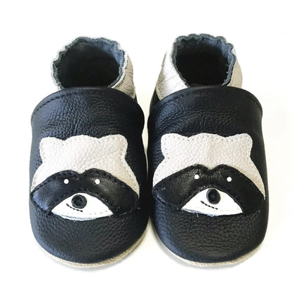 Bubebaby BabyLove Cow Leather First Walker Booties, featuring a classic design with a comfortable fit for early walkers. The booties are equipped with a flexible sole to support baby’s first steps. They come in a versatile colors, making them a stylish and practical choice for little ones