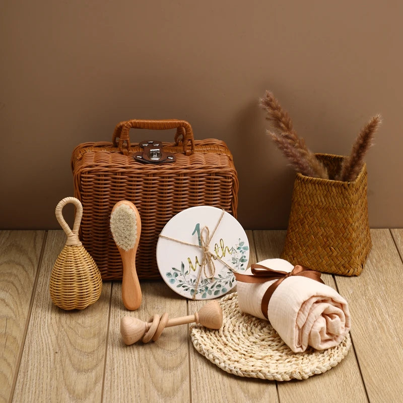 Discover the Montessori BabyLove Gift Set at BubeBaby, perfect for infants and toddlers. This unisex set includes classic bath toys like rubber ducks and boats. Ideal for 0-6 months, it promotes sensory development and makes a thoughtful gift. Note: Keep away from fire 