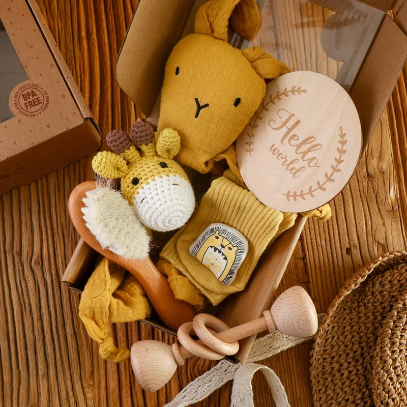 Discover the Montessori BabyLove Bath Set at BubeBaby, featuring a square bath towel and assorted gifts in a gift box. Designed for newborns (0-6 months), this unisex set includes a drooling towel, making bath time convenient and cozy. Lightweight at 250g, it’s perfect for your baby’s early days