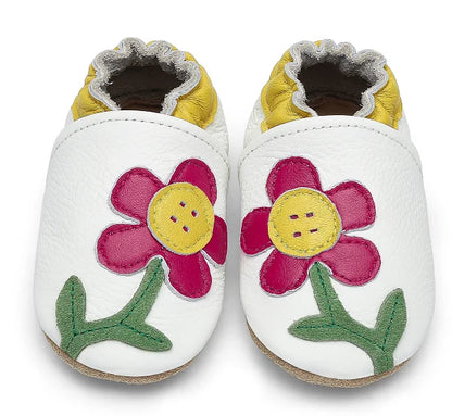 Bubebaby BabyLove Cow Leather First Walker Booties, featuring a classic design with a comfortable fit for early walkers. The booties are equipped with a flexible sole to support baby’s first steps. They come in a versatile colors, making them a stylish and practical choice for little ones