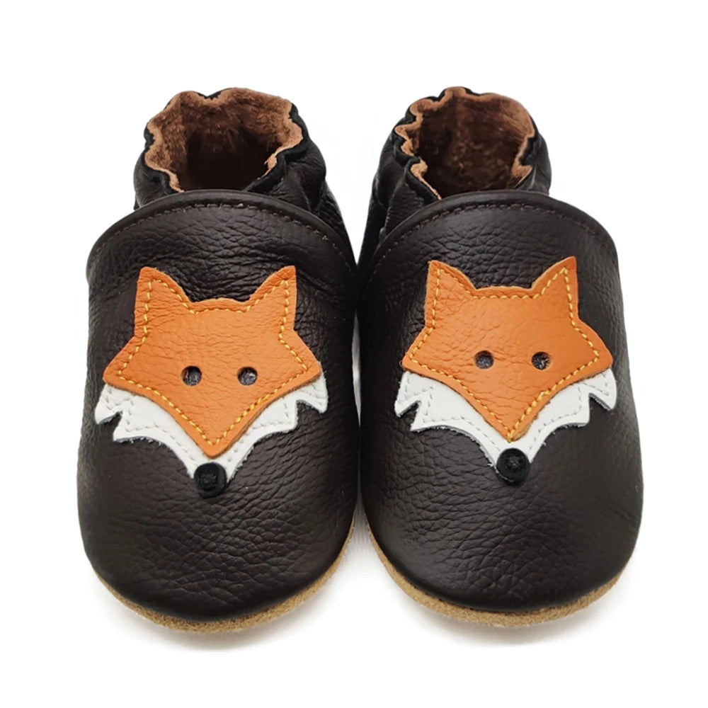 Bubebaby BabyLove Cow Leather First Walker Booties, featuring a classic design with a comfortable fit for early walkers. The booties are equipped with a flexible sole to support baby’s first steps. They come in a versatile colors, making them a stylish and practical choice for little ones