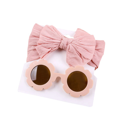 Unisex babylove headband and sunglasses set made of high-quality nylon and plastic. Suitable for ages 0-6 years, featuring solid patterns. Includes a nylon headband (16cm x 8cm) and plastic sunglasses (13cm x 5cm). Perfect for all seasons and occasions, both indoors and outdoors