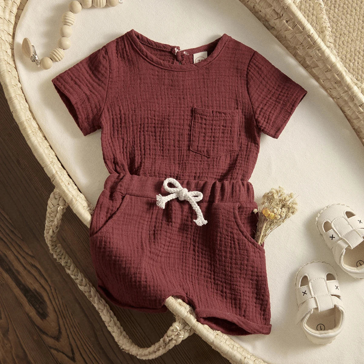 Shop our Stylish and comfortable outfits from Bubebaby, designed for children aged 0-6 years. Perfect for summer, these unisex sets are made from high-quality cotton linen and polyester, ensuring breathability and comfort. Features include a classic O-neck collar, regular short sleeves, and a pullover closure.